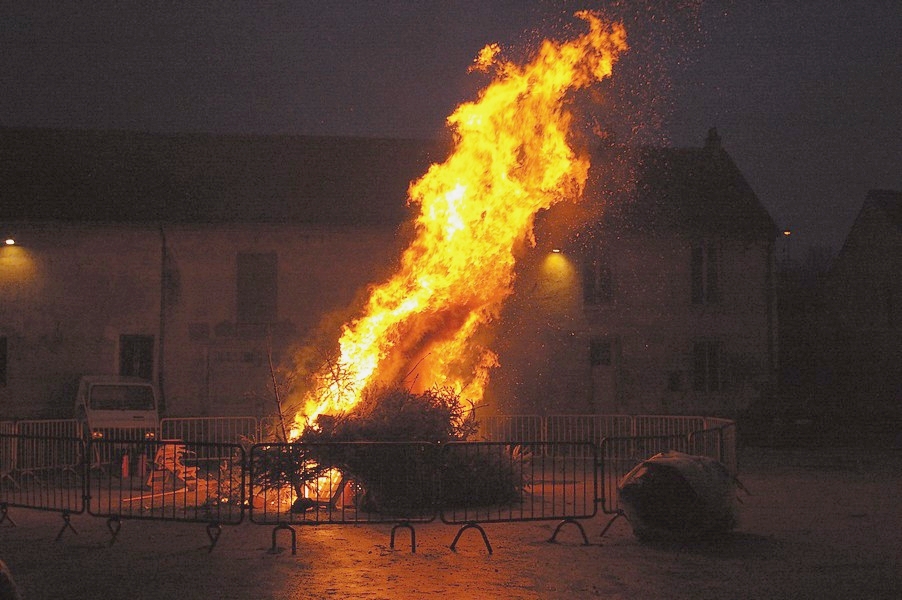 Sapins Galette et cidre: feu de joie sapins 059